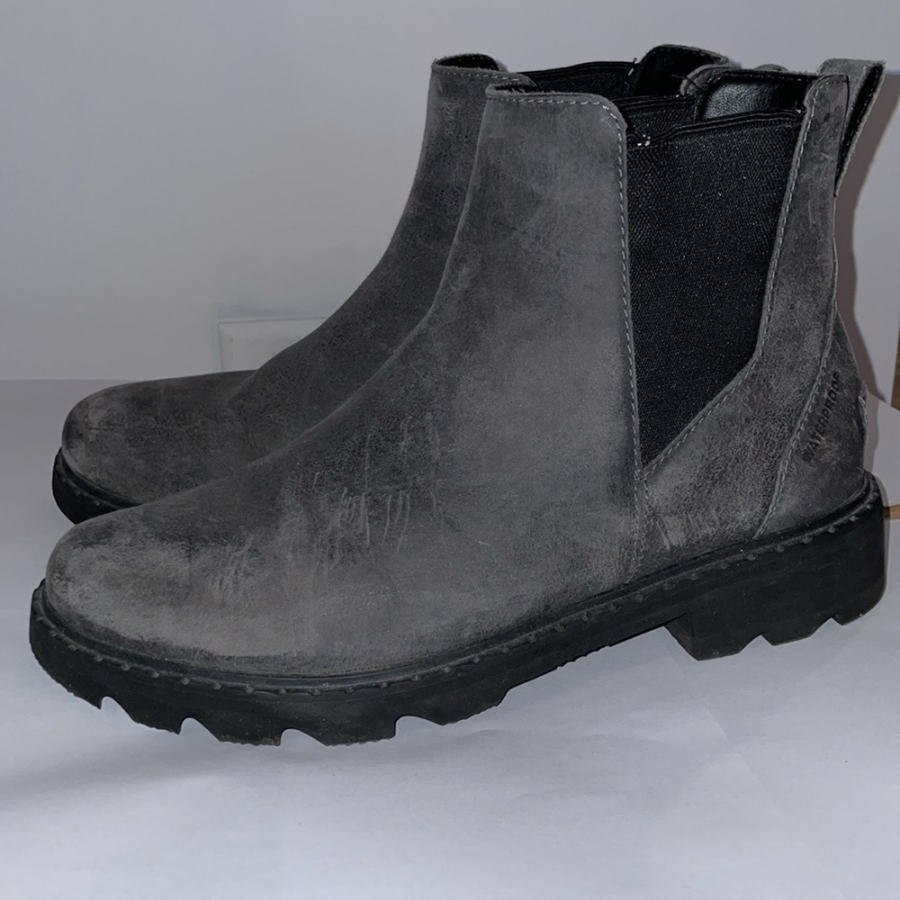 Sorel Gray Chelsea Boot size 9.5